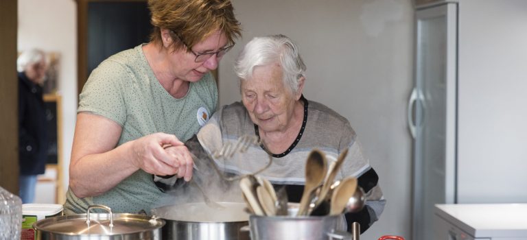 Medewerkers aantrekken en behouden voor de ouderenzorg