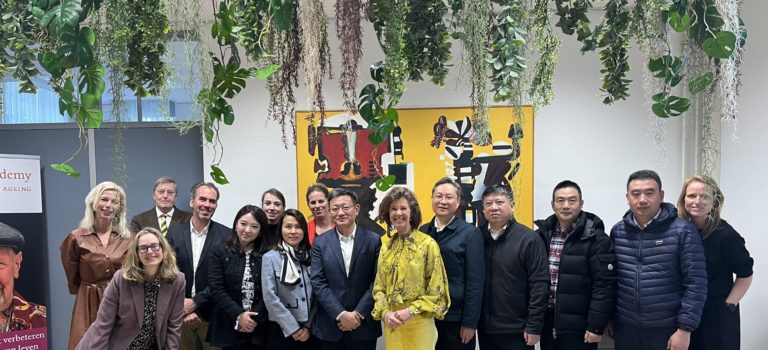 Vooraanstaande Chinese delegatie bezoekt Leyden Academy